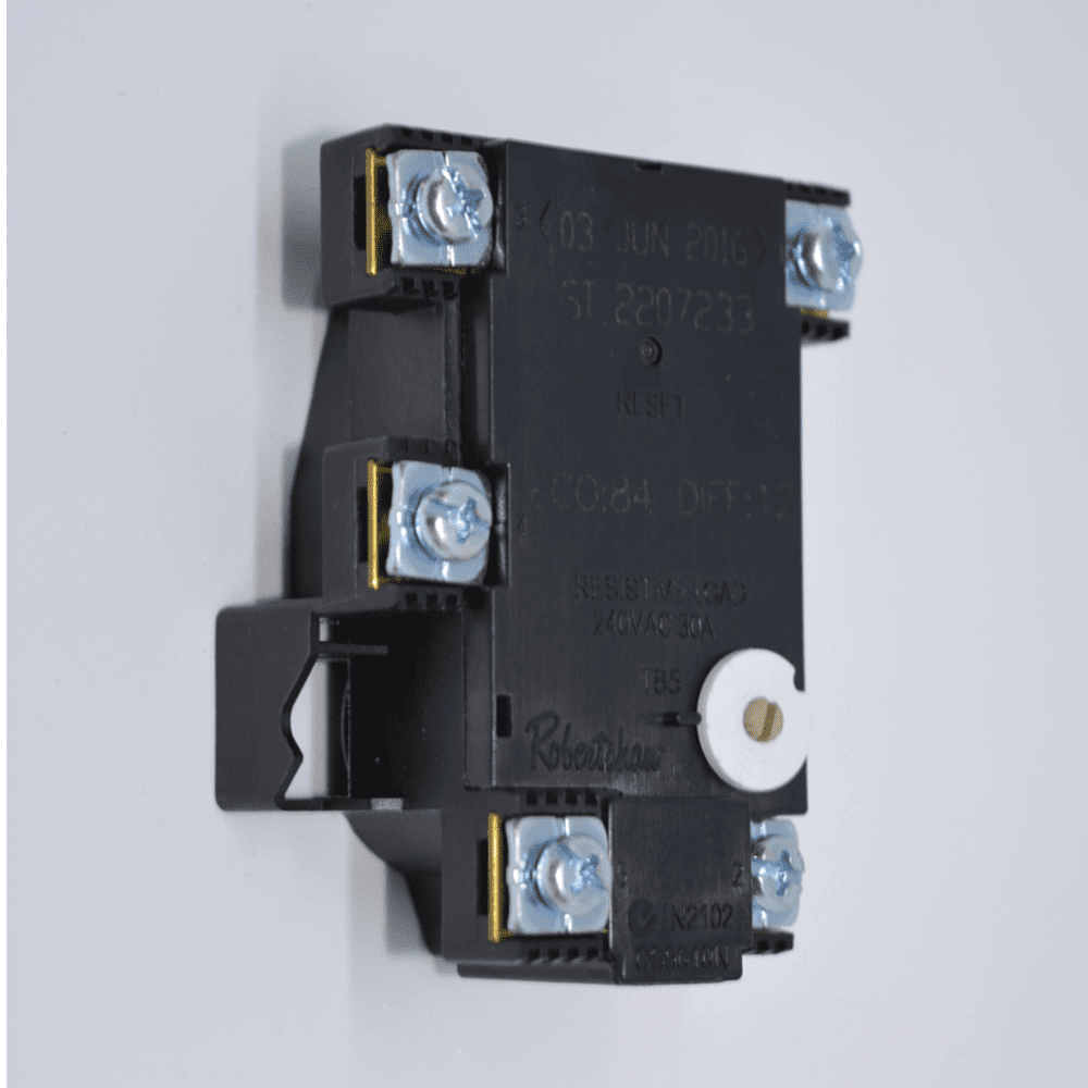 Twin element electric hot water thermostat ST22-60K