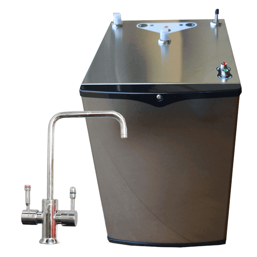 Instant boiling water tap